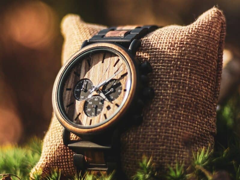 Armbanduhr aus Holz (Beispiel)