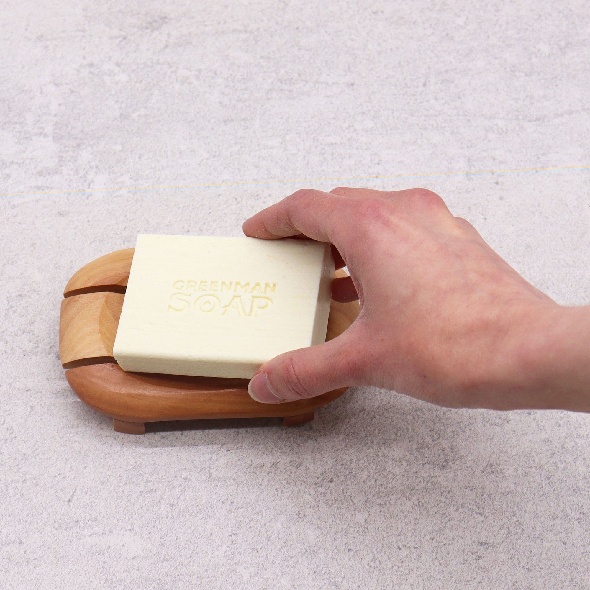 Seifenschale OVAL mit Füßen aus dem Holz des Breiapfelbaums – Bild 4